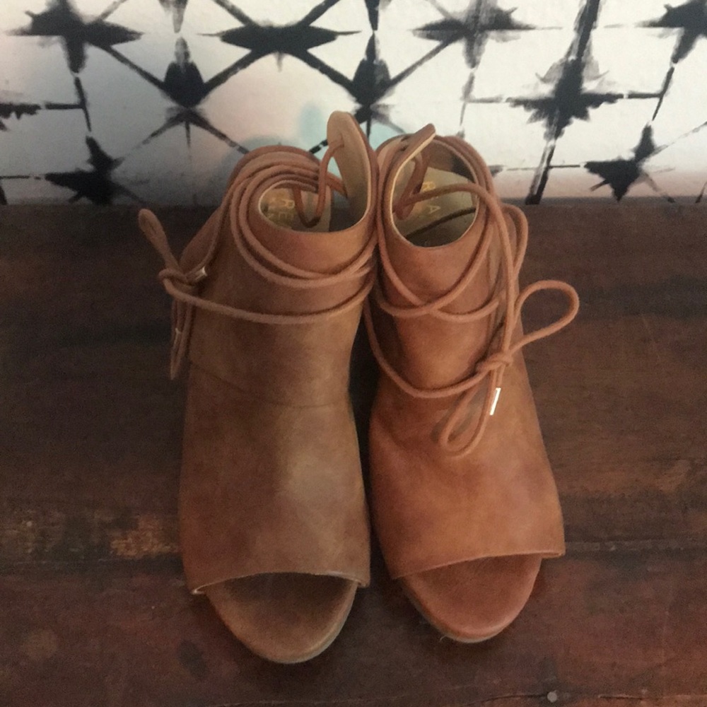 REACTION Kenneth Cole Best Hit Lace Up Heel - Picture 6 of 8